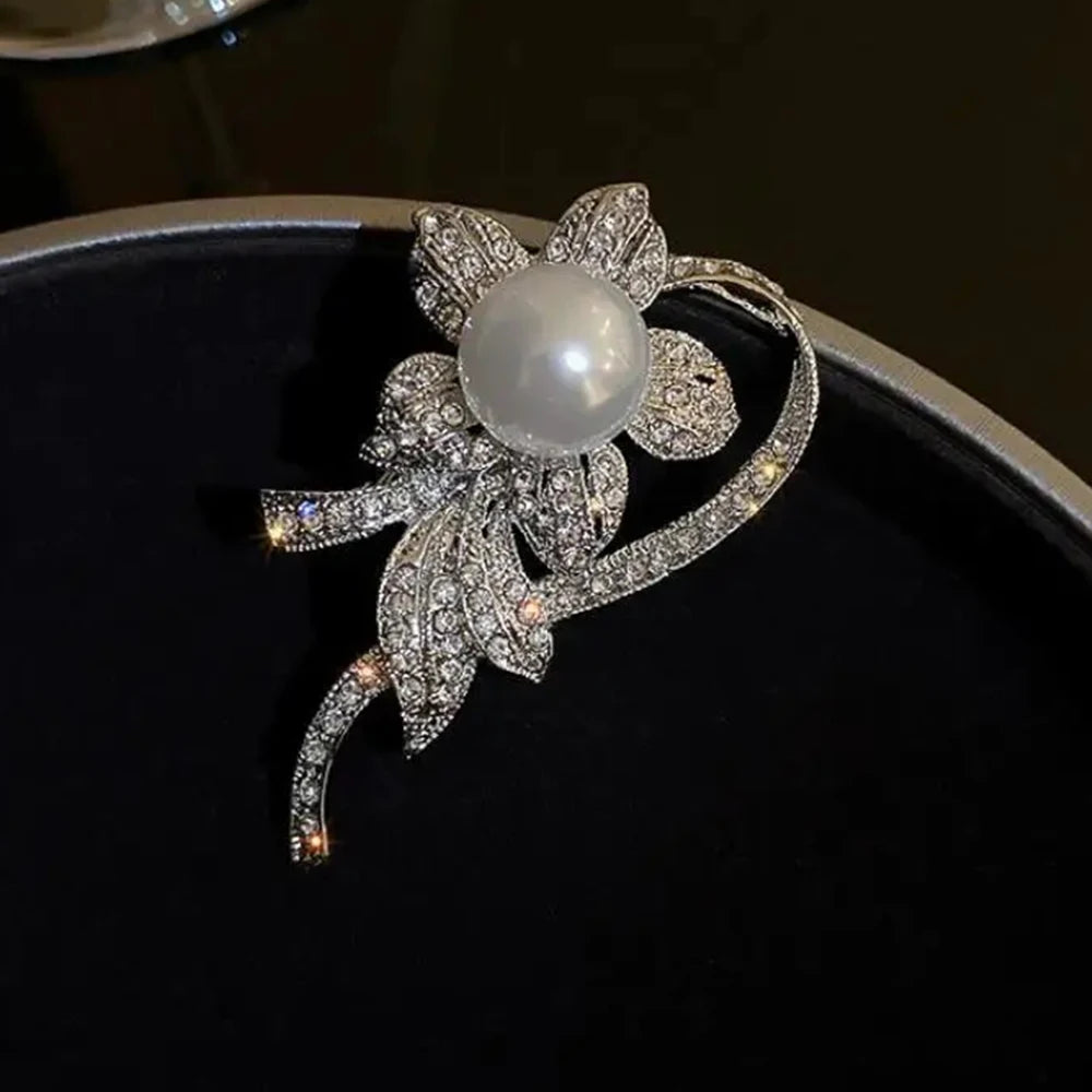 Vintage Silver Color Flower Pearl Brooches for Women Wedding Crystal Bouquet Bijoux Pins Clothing Jewelry Accessories