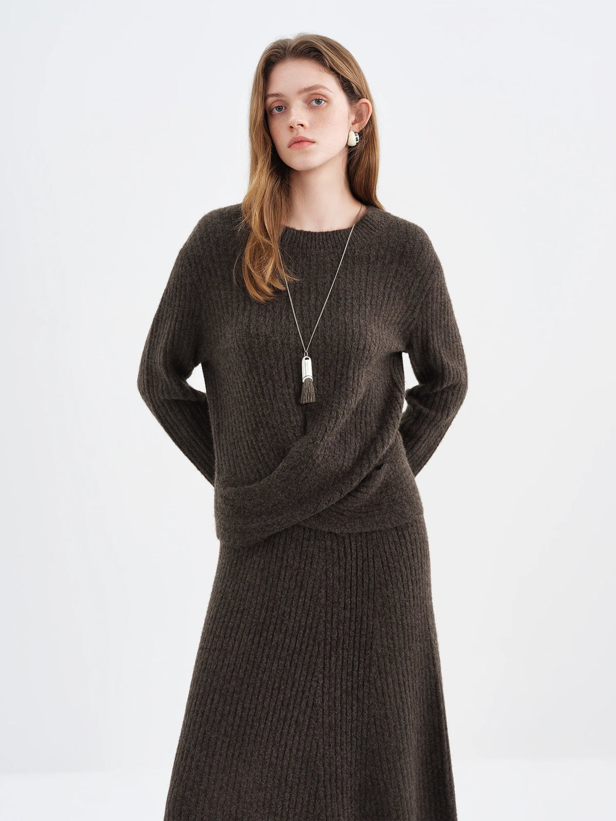 FSLE Fall 2025 Winter New Arrival Elegant Knitwear Twisted Knit Sweater and Skirt Two-Piece Outfit Sweater and Long Skirts Sets