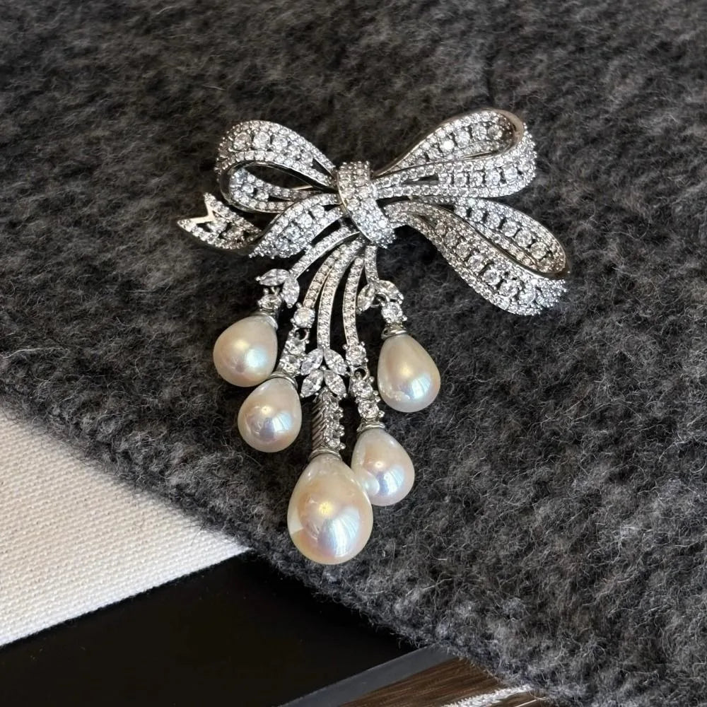 Exquisite Full of Diamonds Luxury Brooch Heavy Craftsmanship Pearl Tassels Rhinestone Brooch Bowknot Suit Jacket Pin Daily Wear