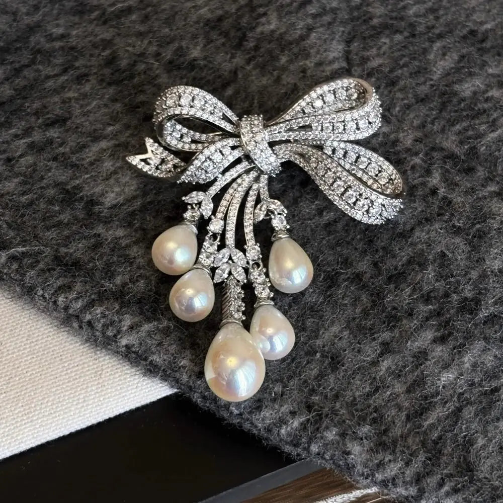 Exquisite Full of Diamonds Luxury Brooch Heavy Craftsmanship Pearl Tassels Rhinestone Brooch Bowknot Suit Jacket Pin Daily Wear