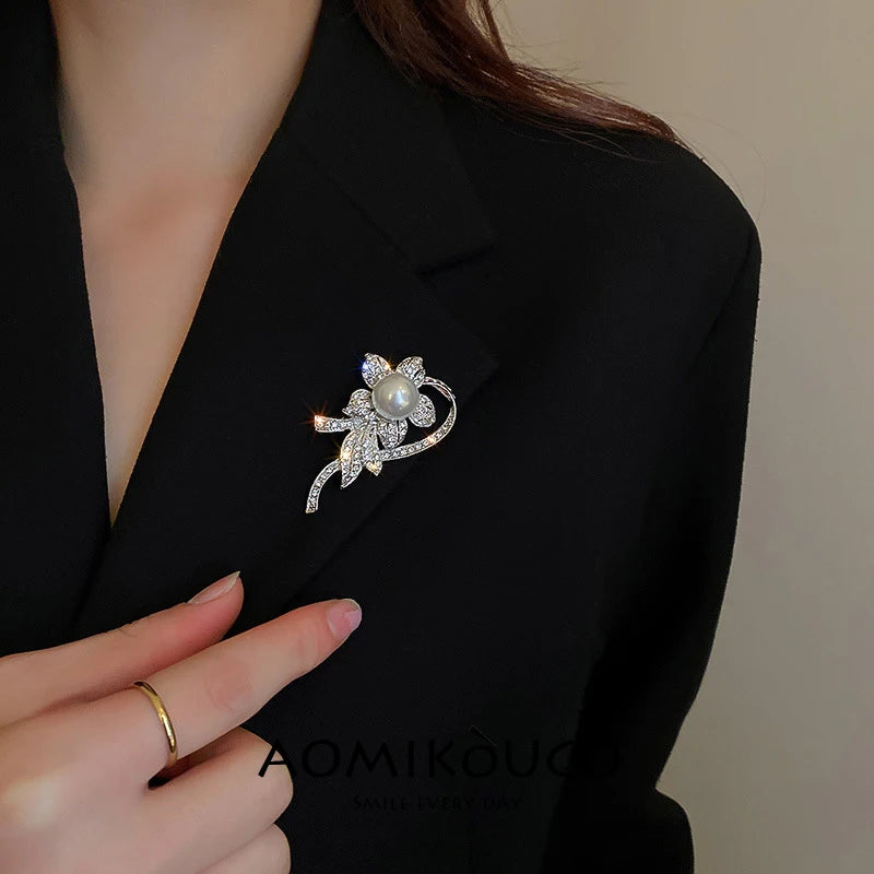Vintage Silver Color Flower Pearl Brooches for Women Wedding Crystal Bouquet Bijoux Pins Clothing Jewelry Accessories