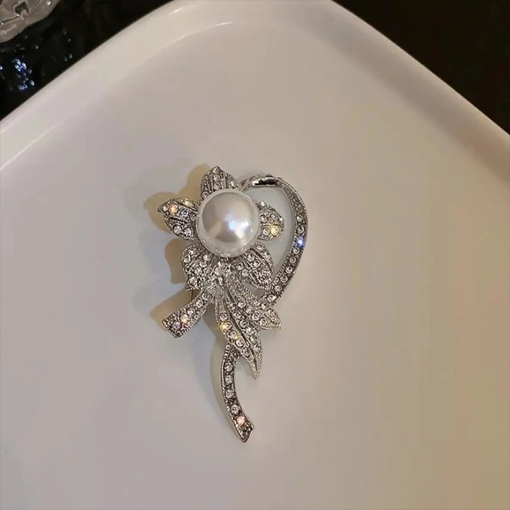 Vintage Silver Color Flower Pearl Brooches for Women Wedding Crystal Bouquet Bijoux Pins Clothing Jewelry Accessories