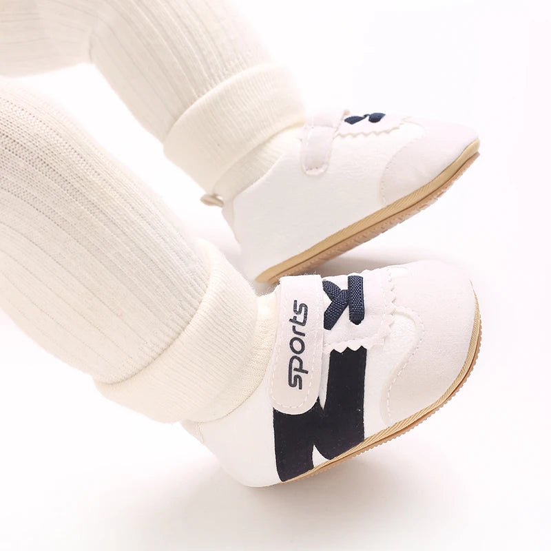 New Born Babies Aged 0-1 In Autumn and Winter Male and Female Babies Soft Rubber Soled Shoes and Socks That Do Not Fall Off