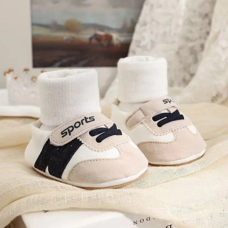 New Born Babies Aged 0-1 In Autumn and Winter Male and Female Babies Soft Rubber Soled Shoes and Socks That Do Not Fall Off