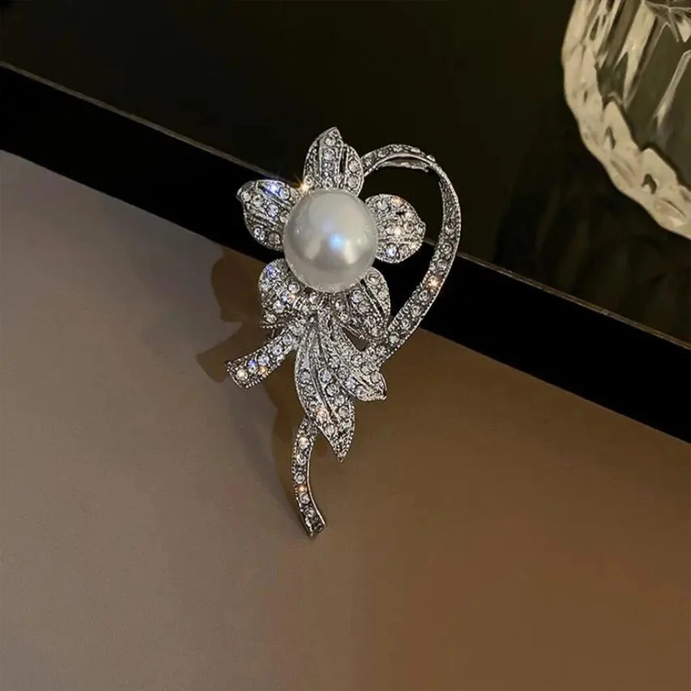Vintage Silver Color Flower Pearl Brooches for Women Wedding Crystal Bouquet Bijoux Pins Clothing Jewelry Accessories